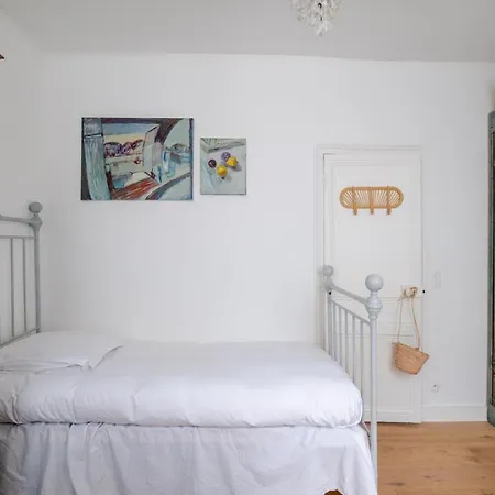 Veeve - Artist's Imprint Apartment