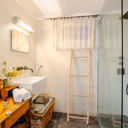 Veeve - Artist's Imprint Apartment Paris